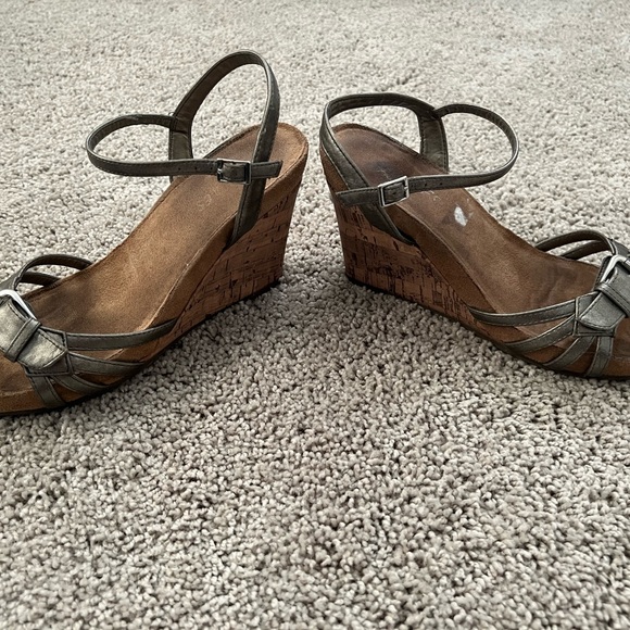 Only worn a few times - Picture 2 of 4